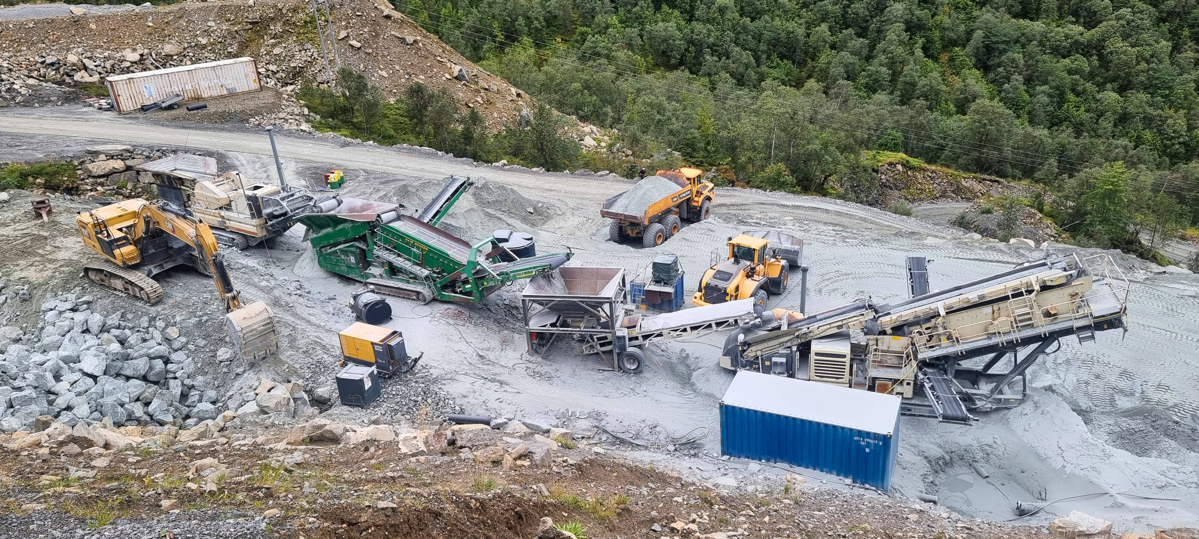 Maskiner som knuser olivin