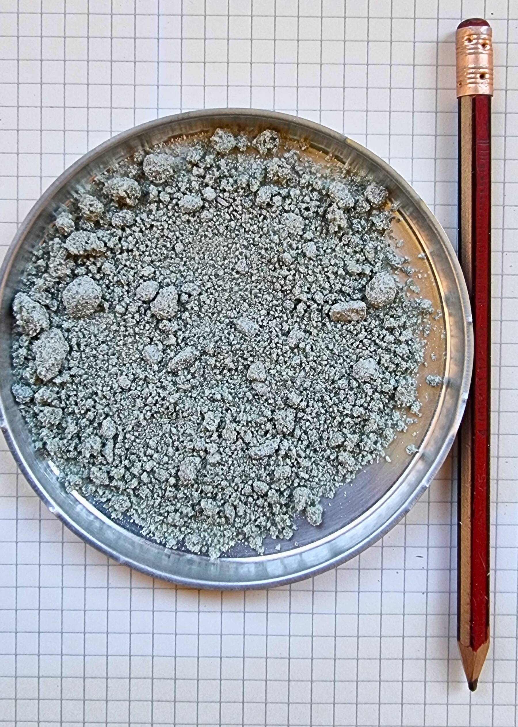 sand med blyant for målestokk 